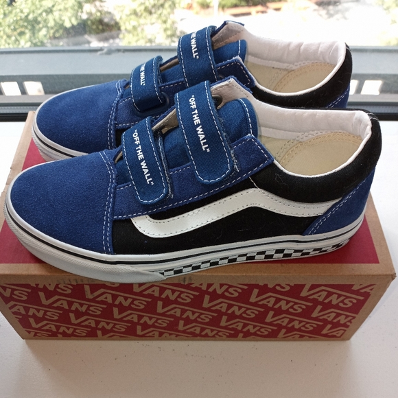 Vans Size 3 boys Sneakers in a RARE Blue color NWT - Picture 2 of 2